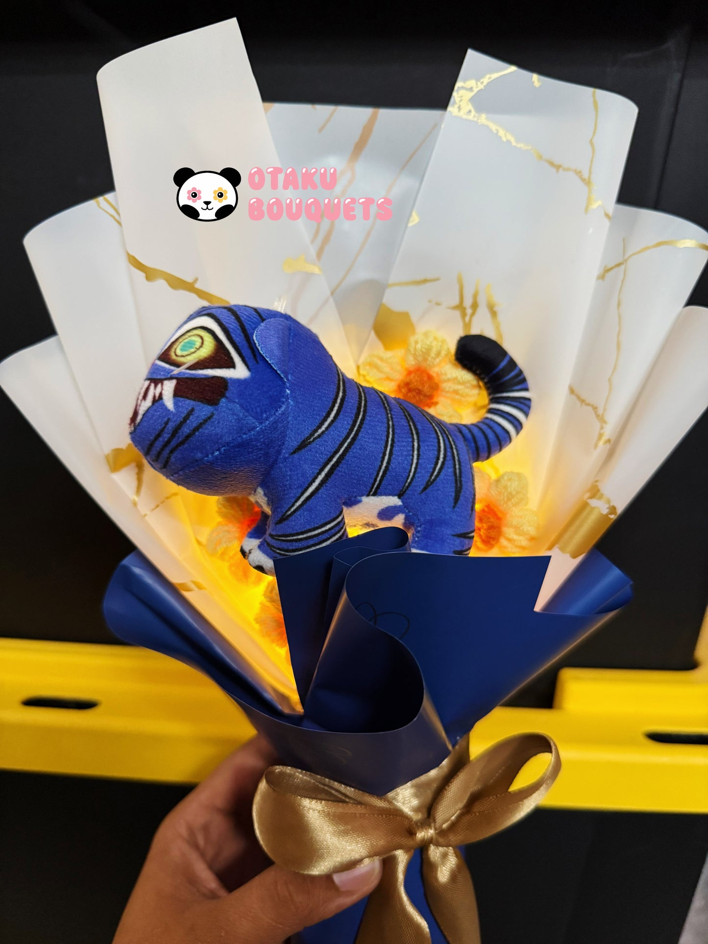 Derpy Light Up Gold Hoonam K-pop Demon Hunter Plush Bouquet